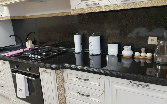 Апартаменты 5 Звезд на Шамиля Джикаева 5А-2