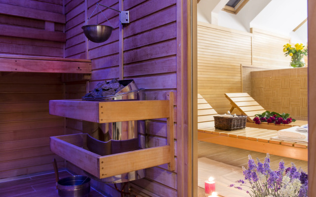 Boutique Seven Days Hotel