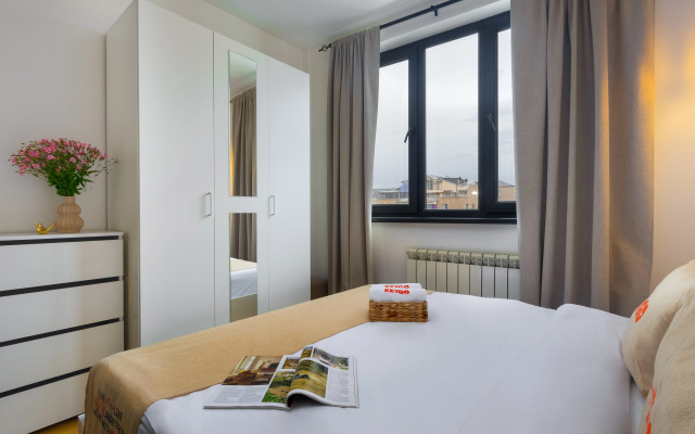 KeyGo #0149 2 Bedroom Design near Saryan Street Apartments