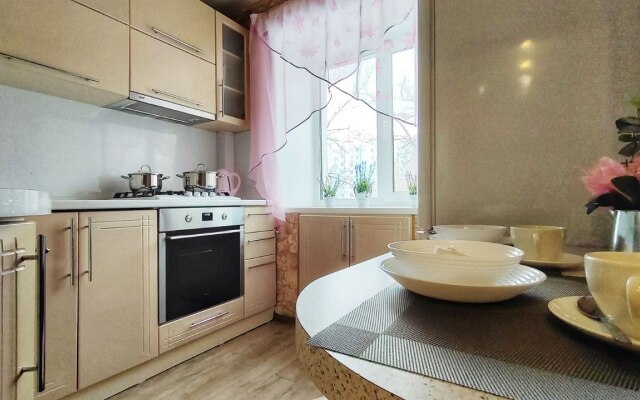 Uyutnaya Guru vozle Dendrariya Flat