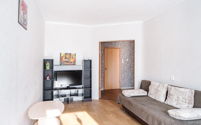 Ostrovskogo 75/1 Flat