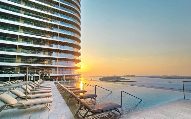Keyrock Palm View Pool & Gym Access Apartments