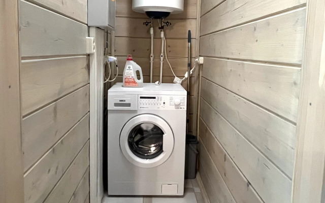 Домик на опушке на берегу Озера Волго на Селигере - коттеджи Сосновый бор