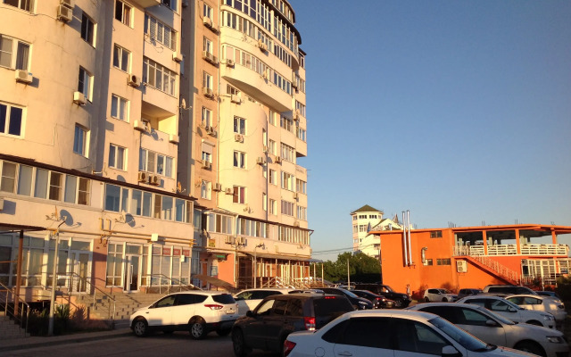 Na Naberezhnoy S Vidom Na More Flat