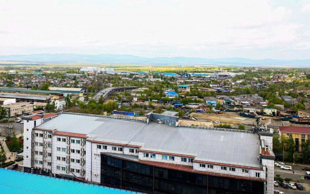 Trekhkomnatnaya S Krasivym Vidom Iz Okna Flat