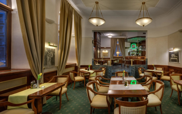 Boutique Seven Days Hotel