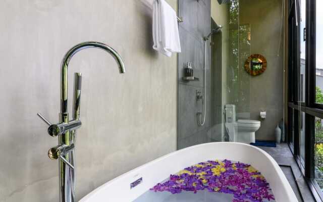Tropical Paradise Villa with Large Pool Villa