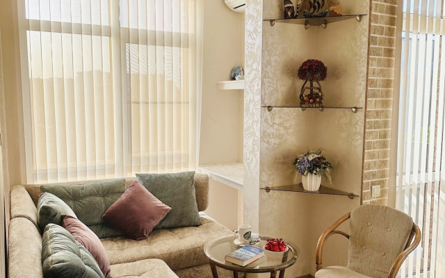 Na Nizhneimeretinskoy Ulitse 143 Flat