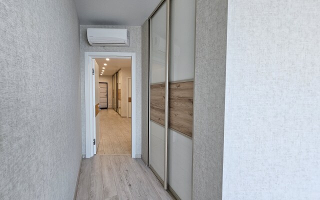 V Tsentre S Vidom na More Flat