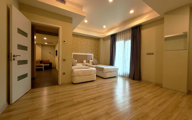 Diplomat Suites