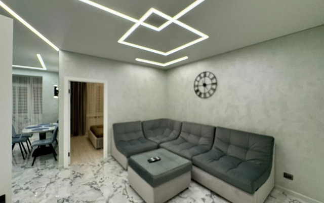 Na Kursantov Kirovtsev 4a Flat