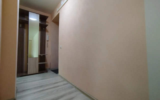 Na Sayanakh Vozle Respublikanskoy Bolnitsy Flat