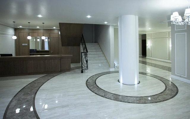 Hotel Miracle & N