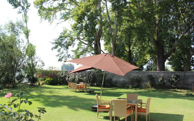 Chinar Bay Hotel