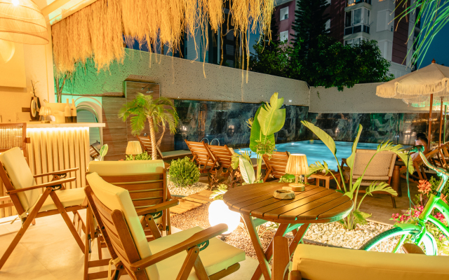 Los Suites Apartment Hotel