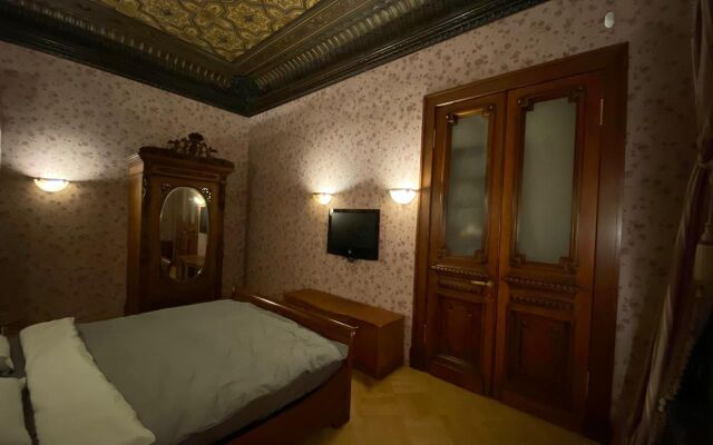 Апартаменты Историческая Квартира с Камином