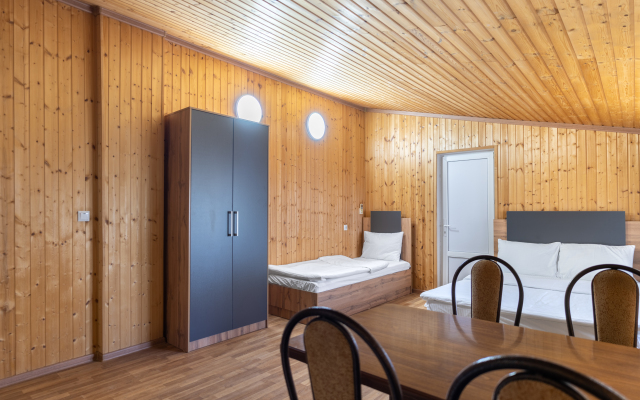 Maksim Park-Loo Hotel