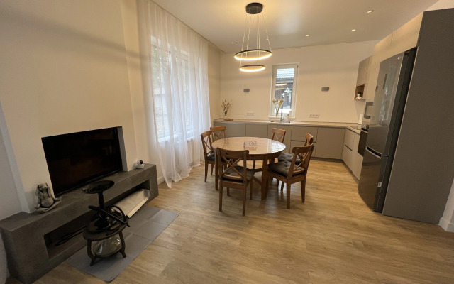 Частный дом с Камином в Сосновом Лесу