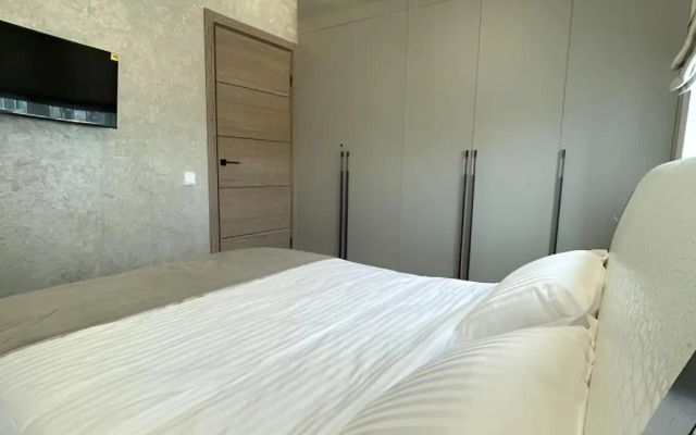 Dizaynerskaya Yevrotreshka Apartment
