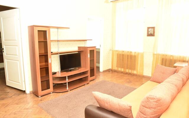 Na Pushkinskoy Flat