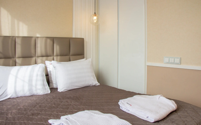 Red Apartments Art Layt Reverdi Apartments