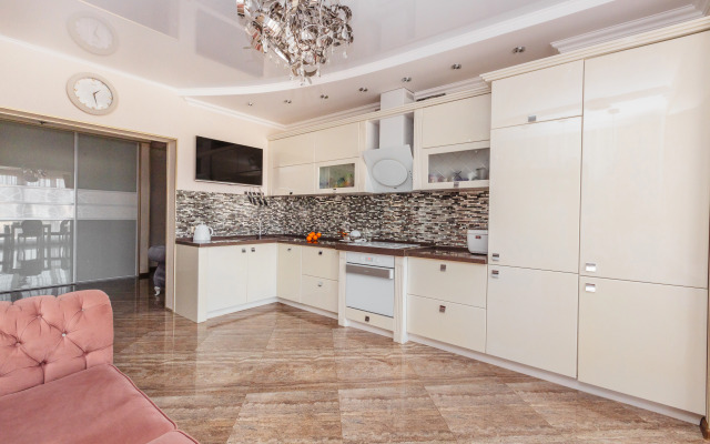 Per. Bogdana Khmelnitskogo 10 Flat