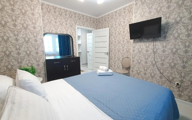 S 2-Mya Krovatyami I Odnomestny Divan V Tsentre Astany Apartments