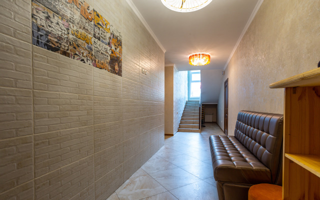 Lavina Guest House