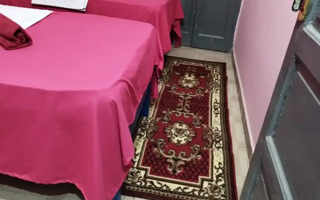 Grand Square Luxor Hostel