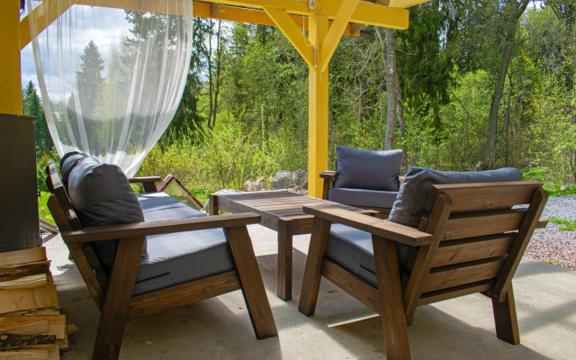 S Vykhodom V Les Guest House