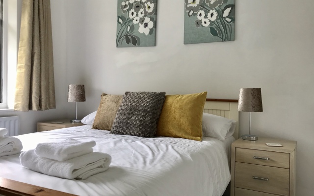 The Woodfarm Lodge Oxford Apartments
