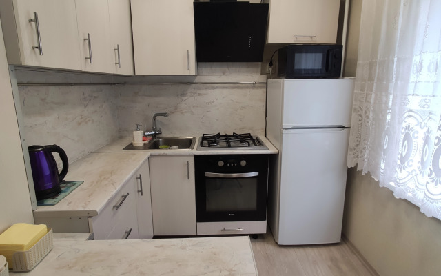 Tryokhkomnatnaya Na Semyonovskom Ozere Flat