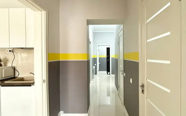 Kvartira 3 Kom s Otdel'nym Vhodom 8 Sp Mest Centr Goroda Rabotaem s Ur Licami