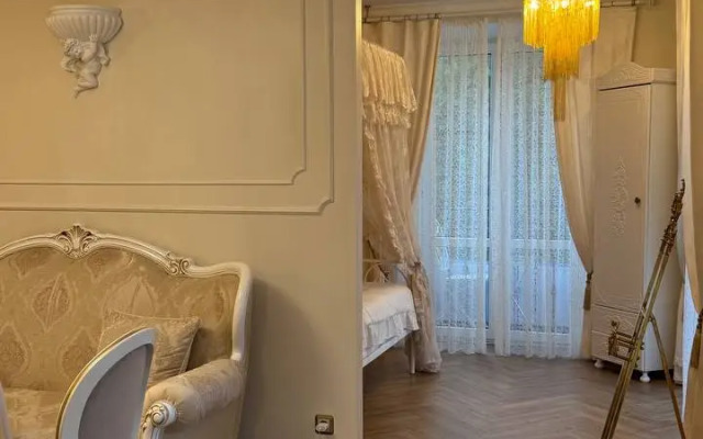 Studiya U Kremlya Flat