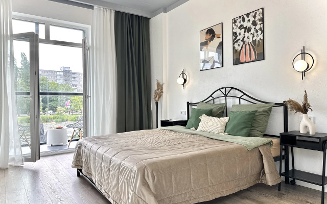 Апартаменты с балконом и видом на реку в ЖК Рыбная Деревня