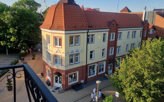 Dvukhurovnevaya Kvartira S Vidom Na More Apartments