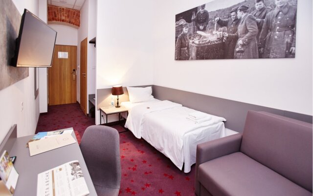 Arche Koszary Hotel
