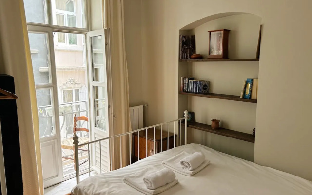 3 Bedroom with Local Charm in Galata Apartments