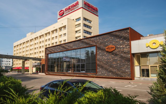 Yuzhny Hotel