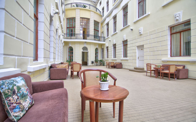 Park Anglijskaya Naberezhnaya Hotel