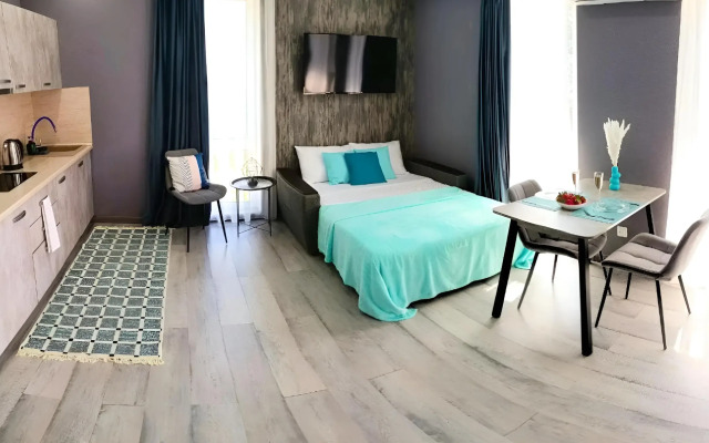 S Balkonom na 4 Gostey Flat