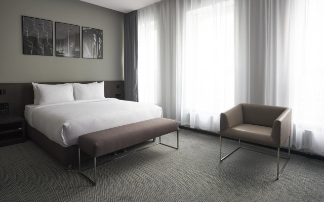 Отель FarFour Inn & Suite