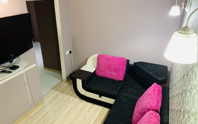 2-Kh Komnatnaya V Tsentre Vozle Tsirka Flat