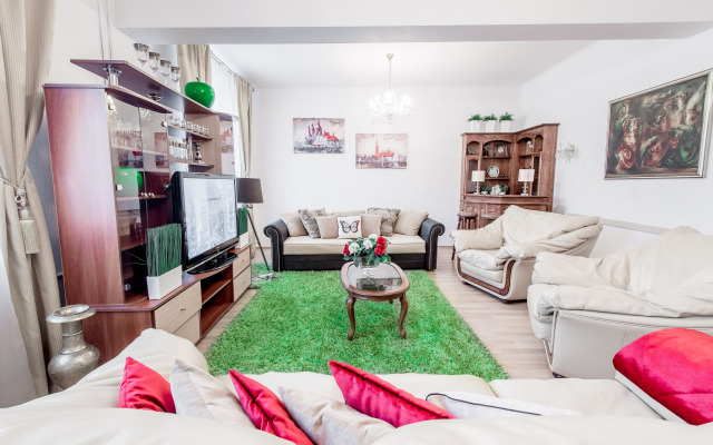 3-komnt. v samom tsentre Minska dlya 10 gostey Apartment