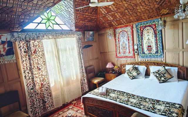 Houseboat Sweetstar Hotel