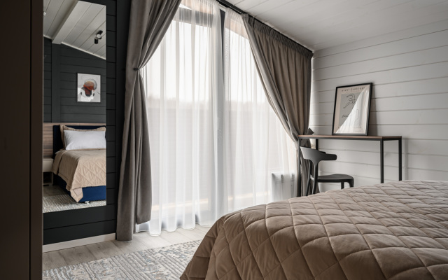 Garnet Holiday. Mir Mini-Hotel