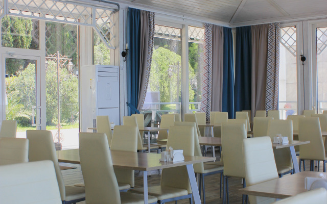 Imeni Chelyskintsev Hotel