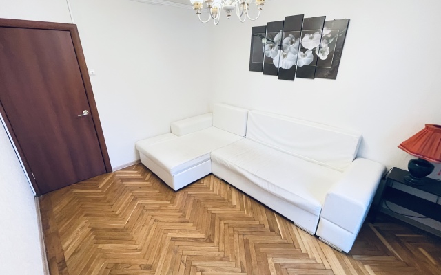 Tryohkomnatnye na Proletarskom Prospekte 17 Apartments