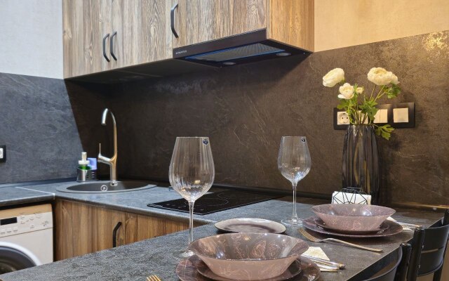 Tavricheskaya 4 Apartments