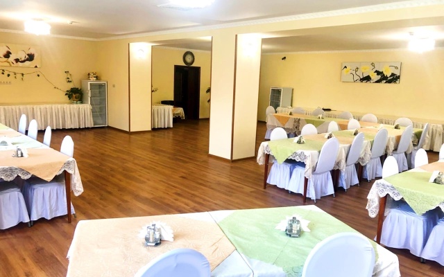 Adonis Hotel